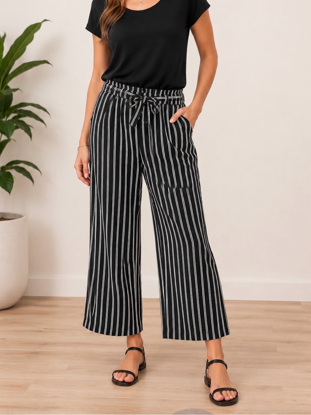DR2 by Daniel Rainn Black & White Vertical
Striped Wide Leg Crop Pants. Size S/M